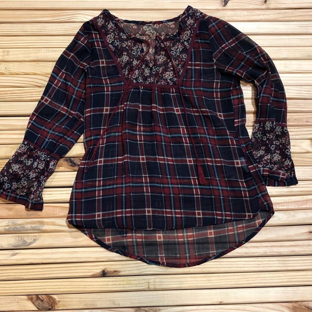 Cute Plaid and Flower Top 🌺